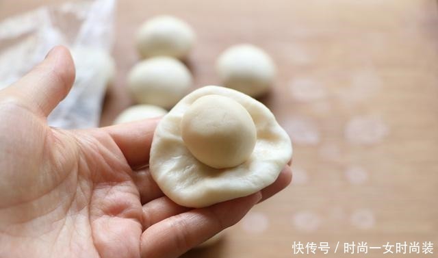 外面一个要8块钱,自己在家做好吃无添加,咬一口酥得掉渣,太香