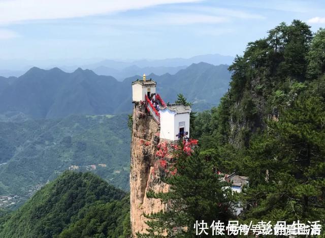 寺庙|竟有建在悬崖上的寺庙还是我国最险要的景区你敢前去挑战吗