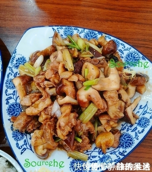 男友|男友约吃饭,在路边的快餐店,三道菜家常菜98元,你看值不值