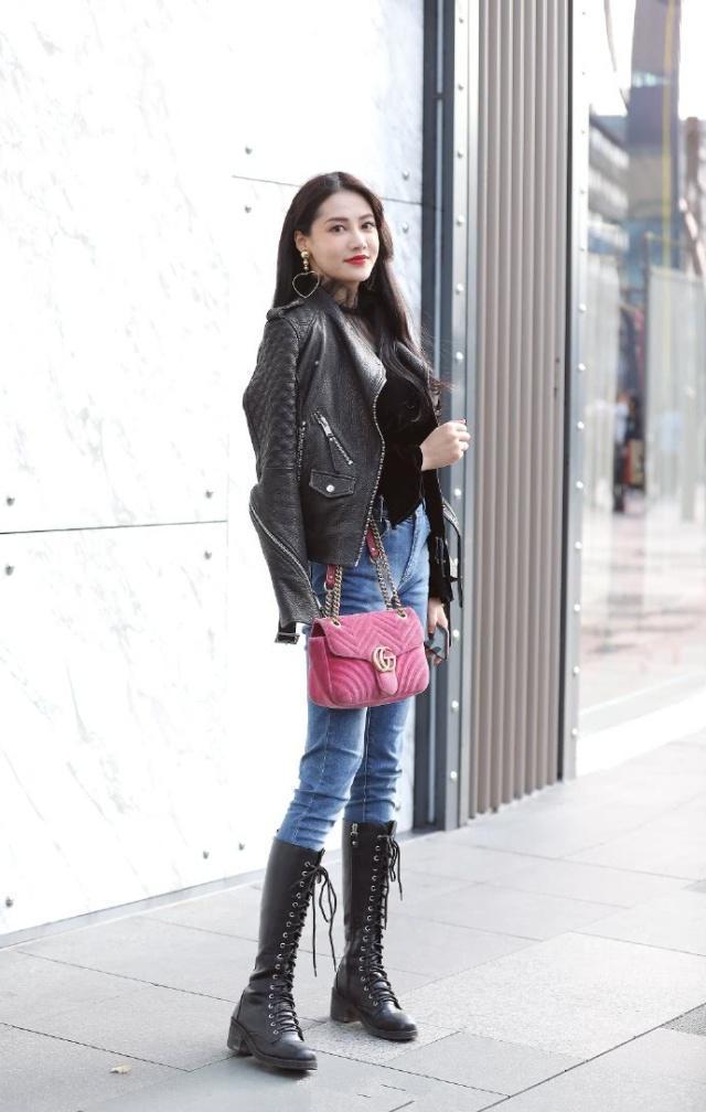 美女 牛仔裤彰显美女的优雅,搭配起来潇洒帅气,潮流又好看