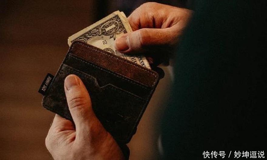 《孔乙己》:年少不懂孔乙己,再读懂已是书中人