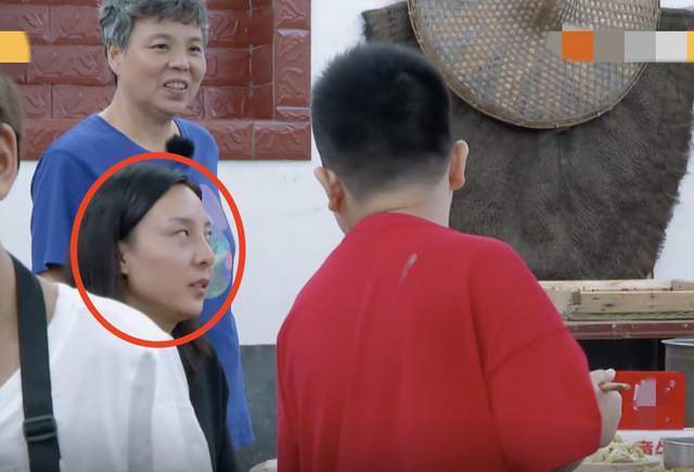 孩子|《盘中餐》爱哭鬼兄弟,都是孩子差距真大,令人无语的是他们老妈