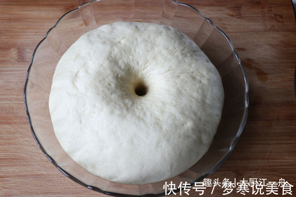 怎样烙饼才能不硬关键在于和面，面点师教你1招，凉了也不硬