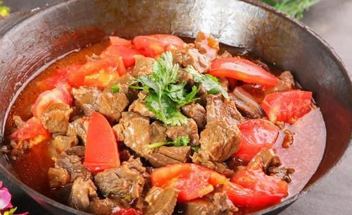 炖牛肉时，2种调料不能放，不然毁了一锅肉，口感发柴还有腥味