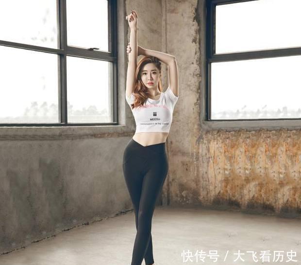 苗条好看的打底裤美女,穿出女人知性美,更加靓丽出众