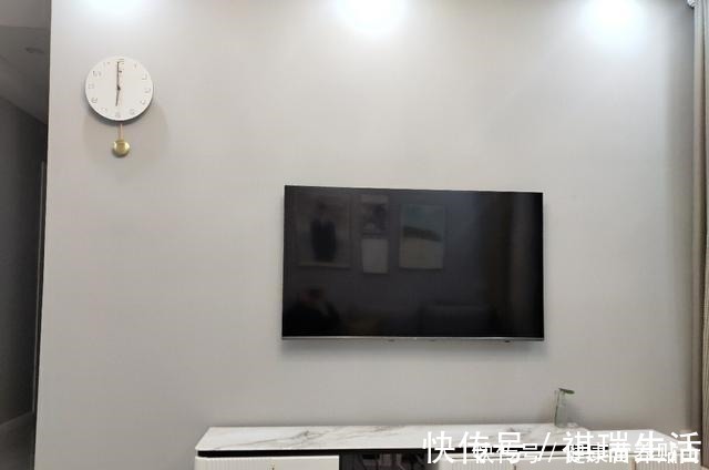 电视背景墙|新房入住一个月,入户鞋柜非常实用,不做电视墙家人很满意,晒晒!