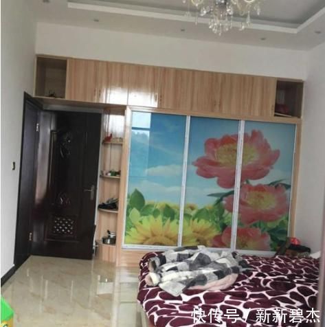 笑疯|农村爷爷独特别墅，真是“表里不一”，外面高大上，里面估计笑疯