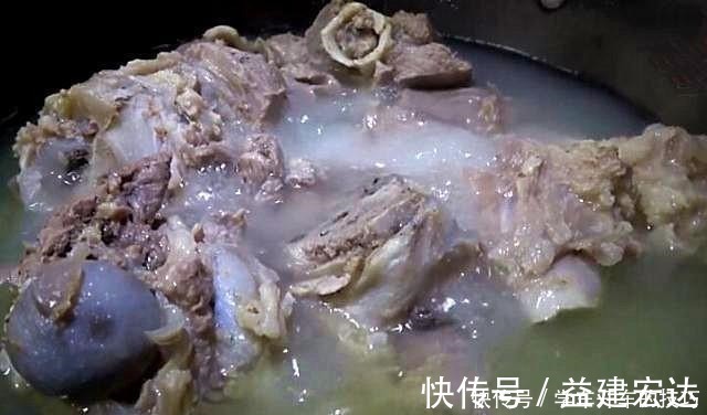 烂汁|炖大骨头汤时,千万不要直接炖,加入它,肉烂汁香,不腥不柴