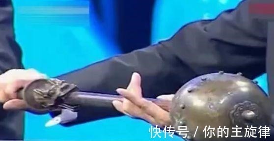 风哥$男子拿李元霸双锤前来鉴定,观众哄然大笑,鉴定完他们笑不出来了!