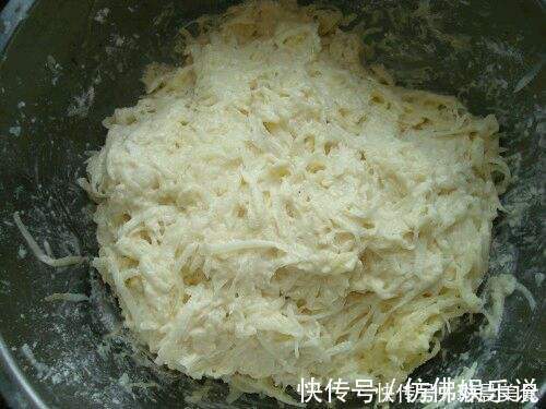丸子|炸萝卜丸子,放面粉还是淀粉加两样就够了,酥脆好吃,别再放错
