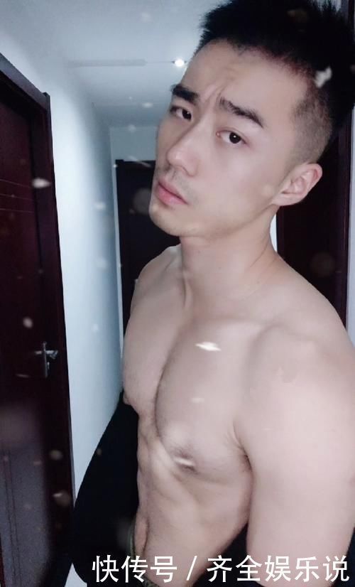 自律|空少小哥健身日常，胸毛腹毛连成线，满身精肌太可了！