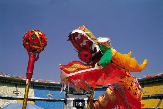 腾龙&新年舞龙诗词43首:龙卷长空织锦绣，风骚独领是谁人