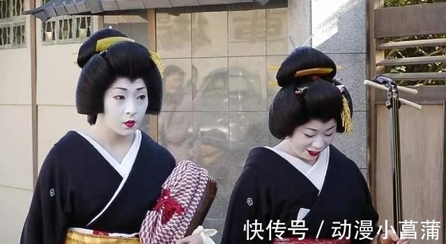 和服|日本人穿“和服”曾经不打底!我由此看到女权对《鬼灭之刃》的无礼