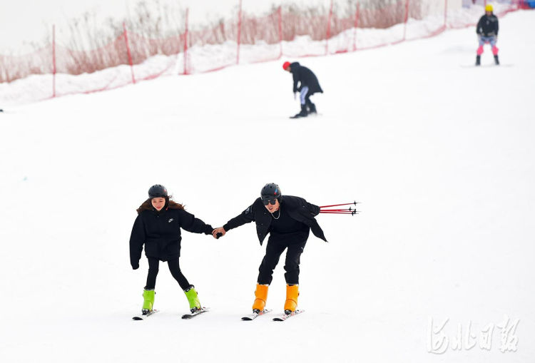 河北日报|河北邢台南和区：上冰雪 迎冬奥