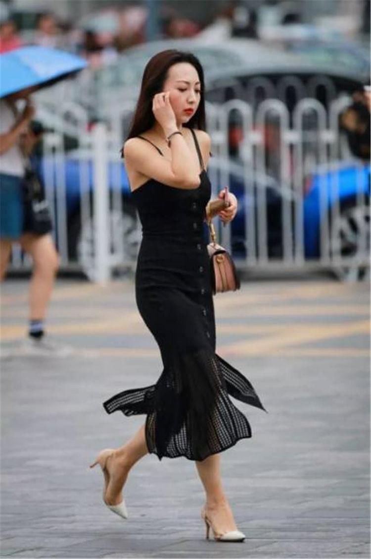 街拍时尚美女,完美穿搭超有女人味,时尚达人就在你身边