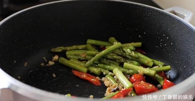 秋天|秋天,这碗意面要多吃,营养极高,自己做一盘不到20元