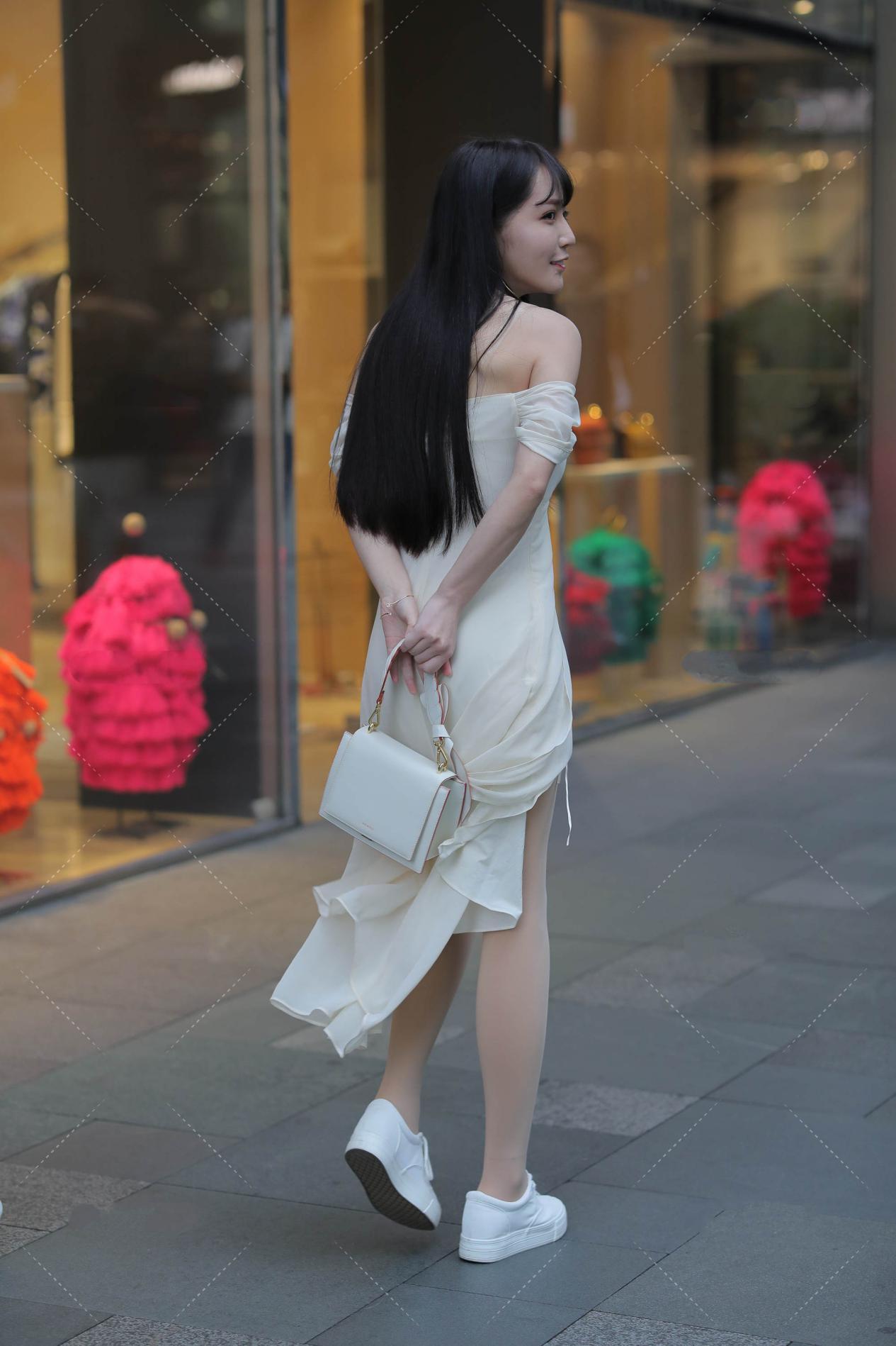  仙子|米白色衣服穿上很温柔, 穿着米白色的裙子像个仙子