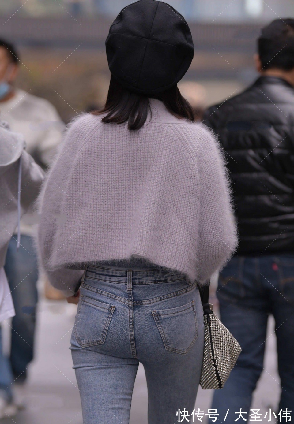 女人|美女街拍:生完孩子的成熟女人,走起路来气质完全不一样!我真喜欢这种女人