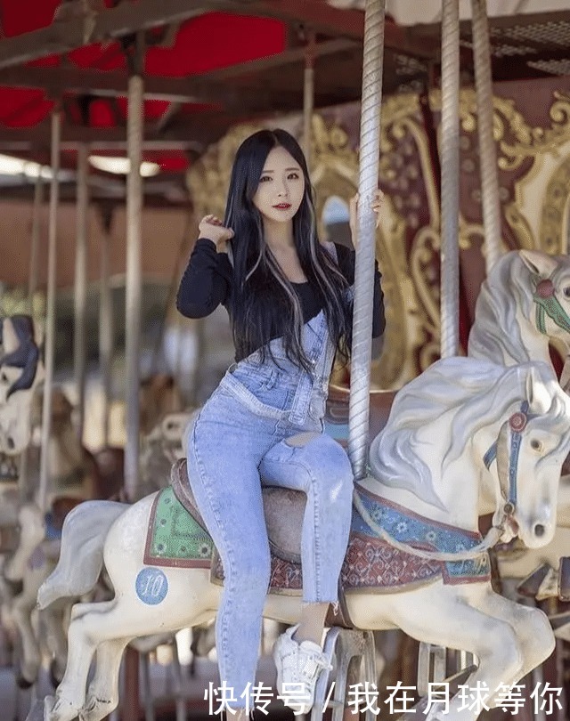 背带裤|清水出芙蓉,天然去雕饰,牛仔背带裤配针织上衣的清纯温柔穿搭