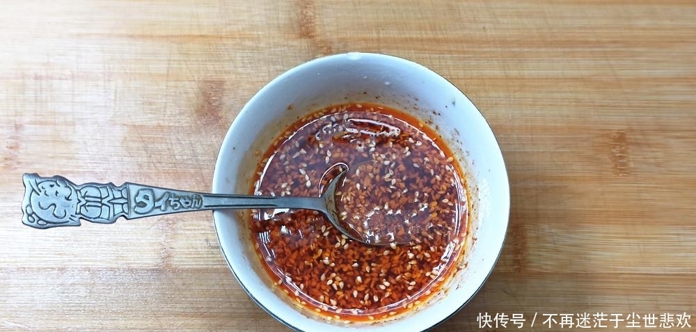 教你菠菜爽口解腻的做法,几分钟上桌,营养好吃做一大盘不够吃