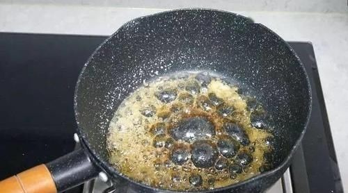 用苹果当馅做的美食，我和孩子尝一口后抢着吃，天天吃也不够