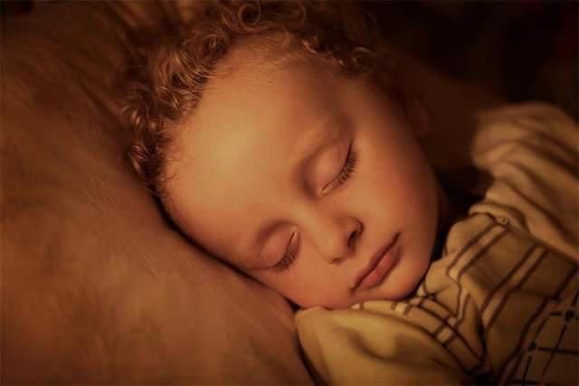 平稳|孩子四个重要的敏感期,家长不能错过,帮助孩子平稳度过