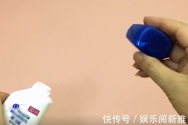 洗发水瓶的盖子不要扔,剪几刀放到卫生间,全家人都要抢着用!