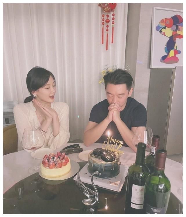 继baby带黄晓明录制夫妻档后，郑恺带苗苗录制夫妻档，节目中追妻引期待