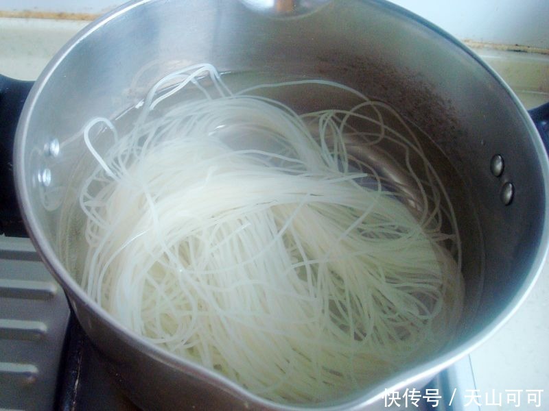 秒杀|米线不要煮了,这做法几分钟一盘,一盘5元不到,秒杀外卖