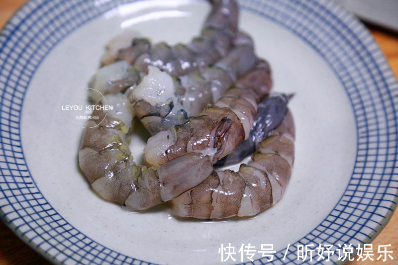 用水煮的一道菜，一滴油没放，鲜美又清爽，连汤都不想剩下