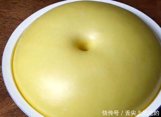 1斤面粉加4个鸡蛋,你最想不到的做法,比馒头简单,比馅饼好吃