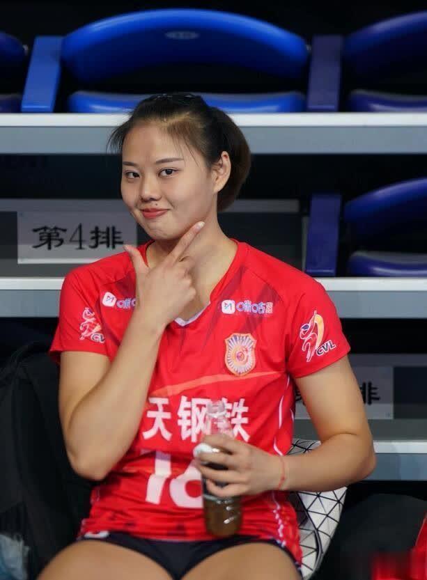 接应|轰下20分无力回天!女排1米95黑珍珠孤掌难鸣,强力接应任重道远