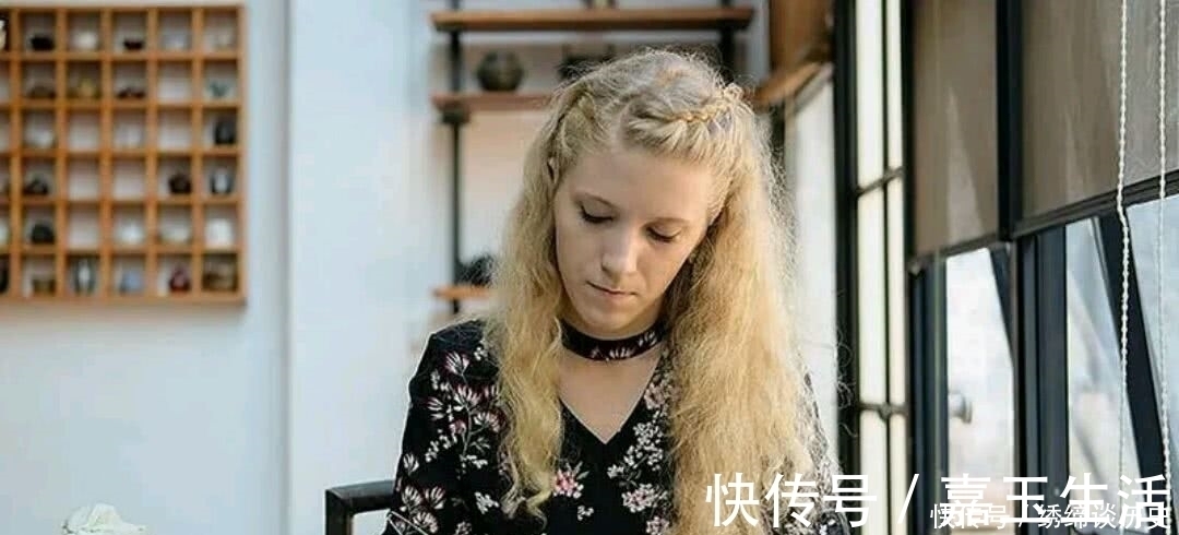 书法&外国美女书法在中国获奖,看了他的作品,专家:日后必成大器!