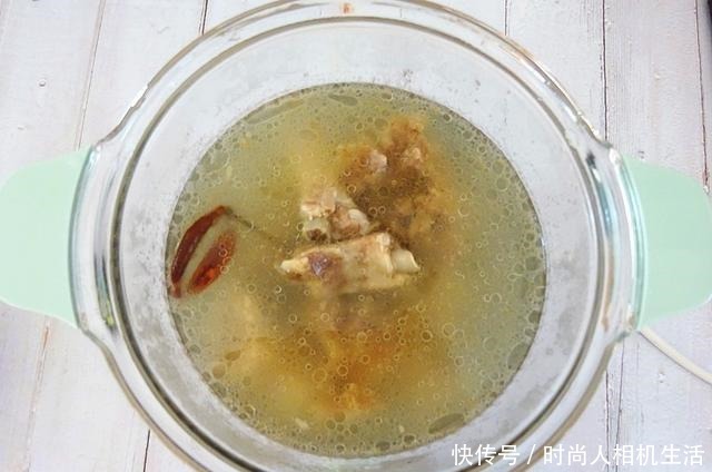 滋补|入冬了,多给家人做这汤,简单省事,双重滋补,应季而食温暖过冬