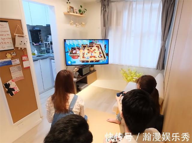 地台|香港年轻夫妻挤进20㎡“毫米房”,变出迷你两室一厅,网友:服了