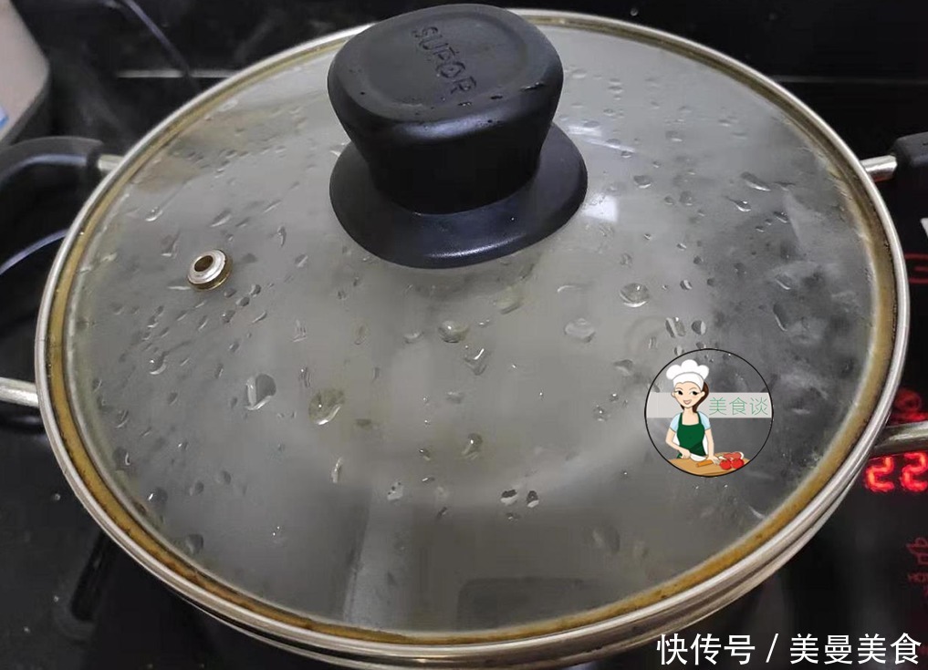  冷天，此菜蒸一蒸，10分钟就上桌，隔三差五蒸一盘，鲜香到流口水