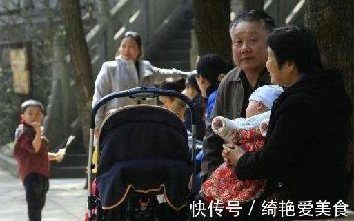 老人|“假如能重新选一回，绝对不帮你带孩子”，55岁亲妈哭的叫人心痛