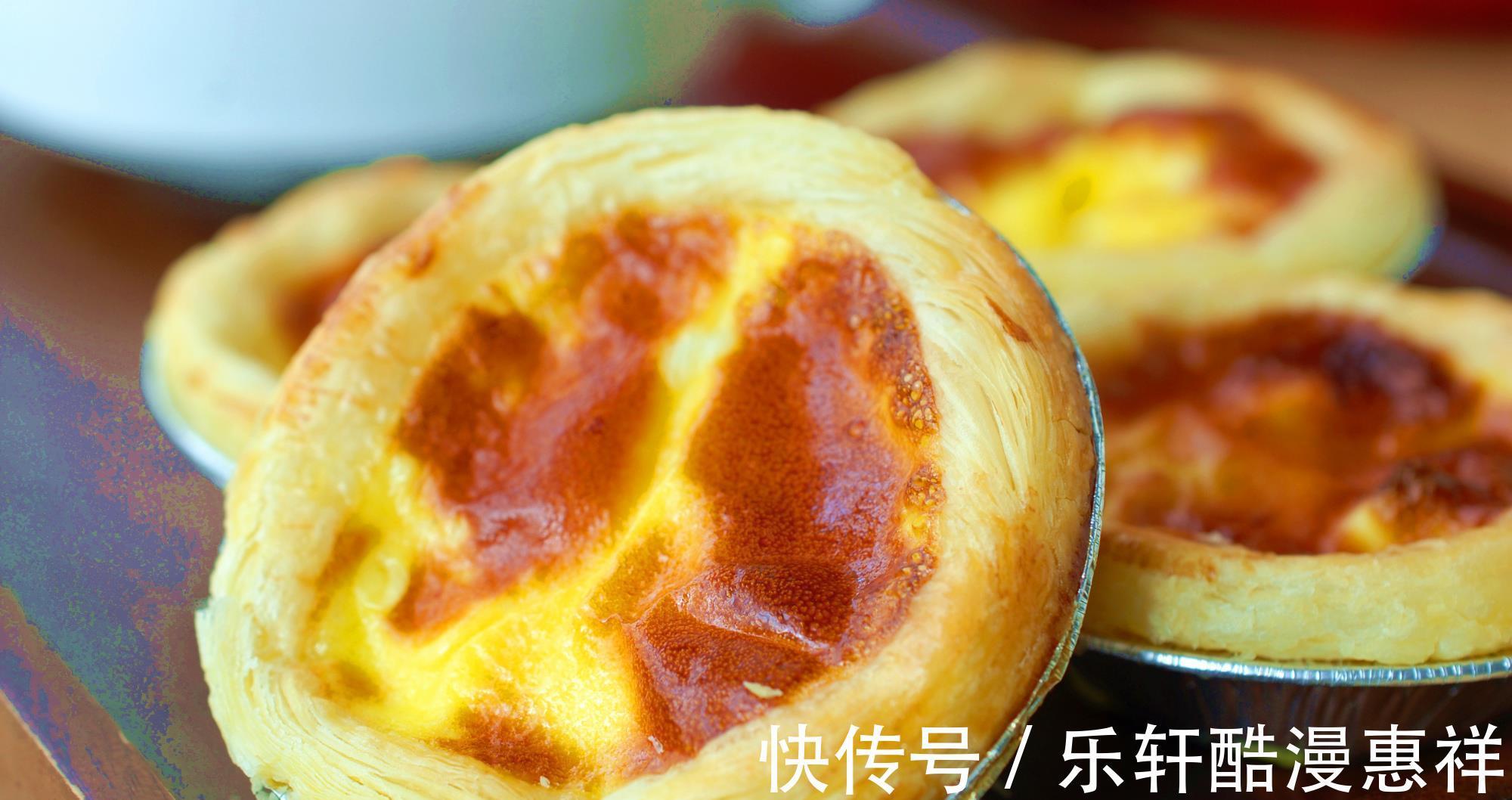 量杯|2个鸡蛋1瓶牛奶,不用奶油,做个蛋挞太简单,一捏就碎,香酥