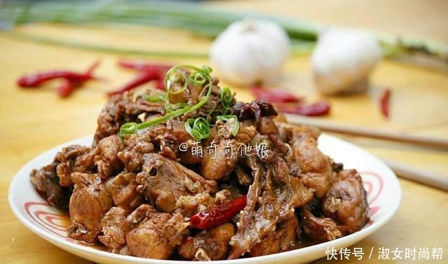 这肉口感似牛蛙,价格不到20一斤,买回来这样炒真巴适