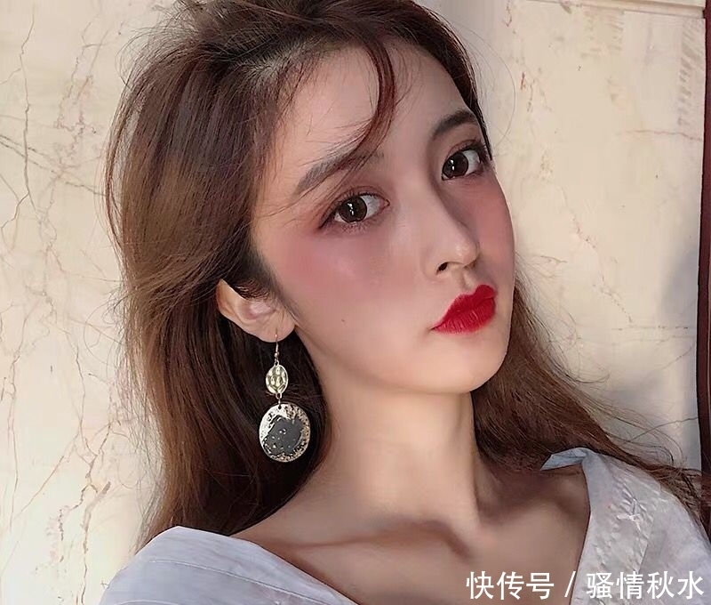 脸上斑点多看着脏脏的,注意四点,让皮肤白净通透想长斑都难