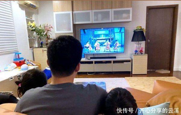 食材|霍启刚晒最新动态,一家七口吃火锅,食材简朴符合低调风格