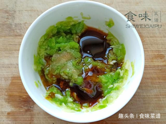 蒸茄子,直接上锅蒸不对!教你一招,茄子鲜嫩不发黑,上桌就光盘