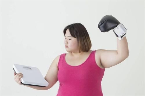 多喝水|秋季减肥，白天做到3“坚持”，晚上做好2件事，或能和肉肉说再见