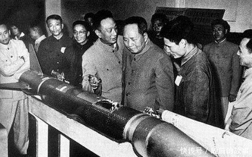 钱学森|国宴上的钱学森有些尴尬,主席亲自拉他到身边,今天你就坐这里