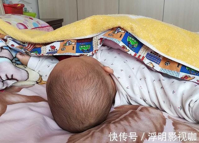 成龙|孩子睡着后喜欢“滚来滚去”别大意,这是在给家长发“信号”