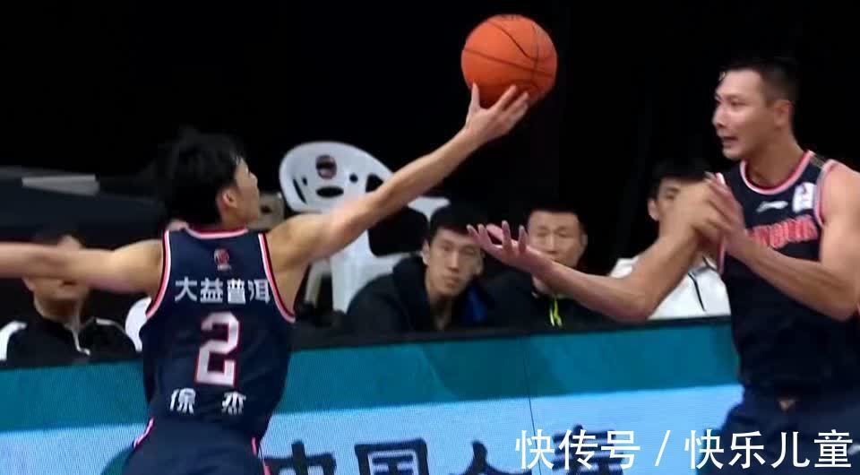 徐杰|真是徐中锋!徐杰12投10中砍下26分,有谁留意他从易建联手上抢走篮板