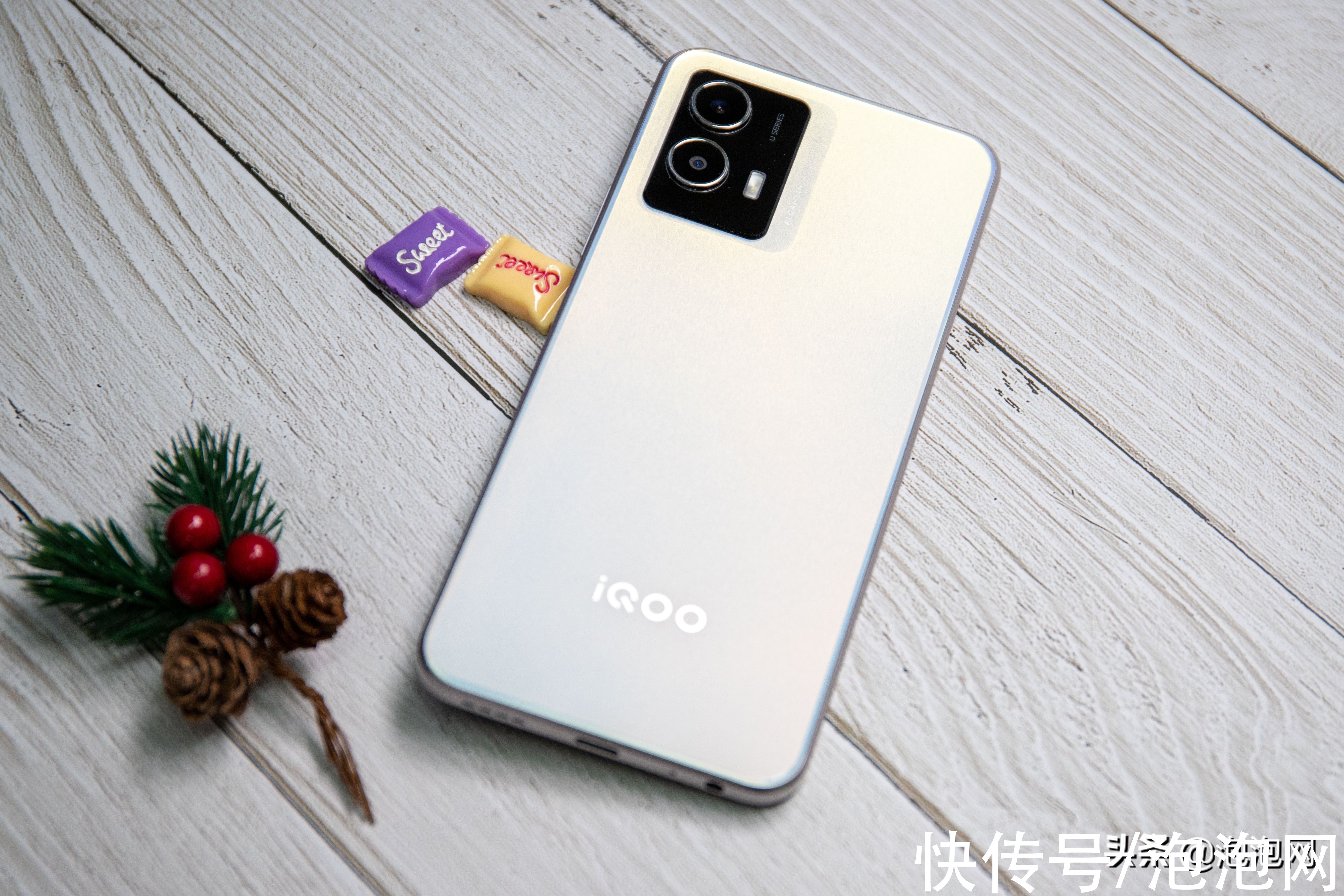 银白色|千元级长续航轻薄小金刚 iQOO U5图赏