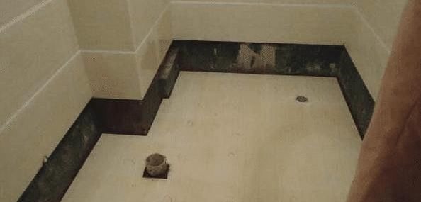 瓷砖|头一次见卫生间贴瓷砖留空一排,以为工人偷懒,问完才知好处多
