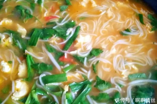 气温下降了,只需一个西红柿,一个鸡蛋做碗暖心又暖胃的面汤!