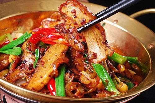 美食优选：回锅肉，金针菇，酸豆角炒肉，酱牛肉的做法